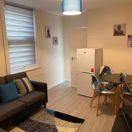 Excellent And Amazing Apartment With Private Parking Джиллінгем Екстер'єр фото