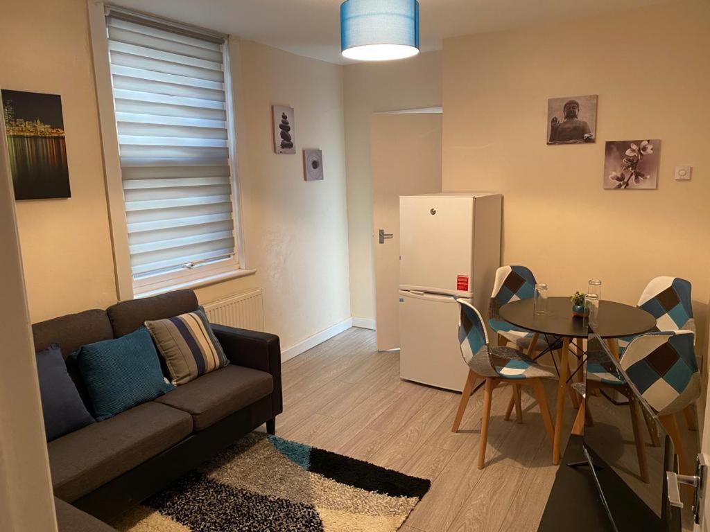 Excellent And Amazing Apartment With Private Parking Джиллінгем Екстер'єр фото