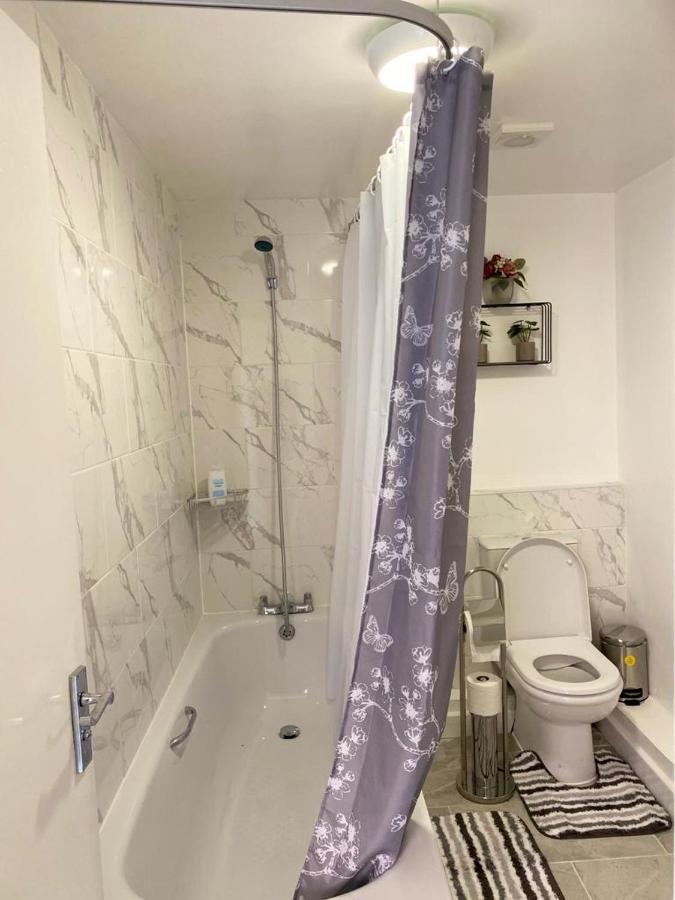 Excellent And Amazing Apartment With Private Parking Джиллінгем Екстер'єр фото