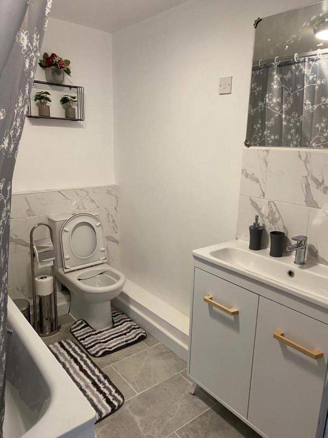 Excellent And Amazing Apartment With Private Parking Джиллінгем Екстер'єр фото